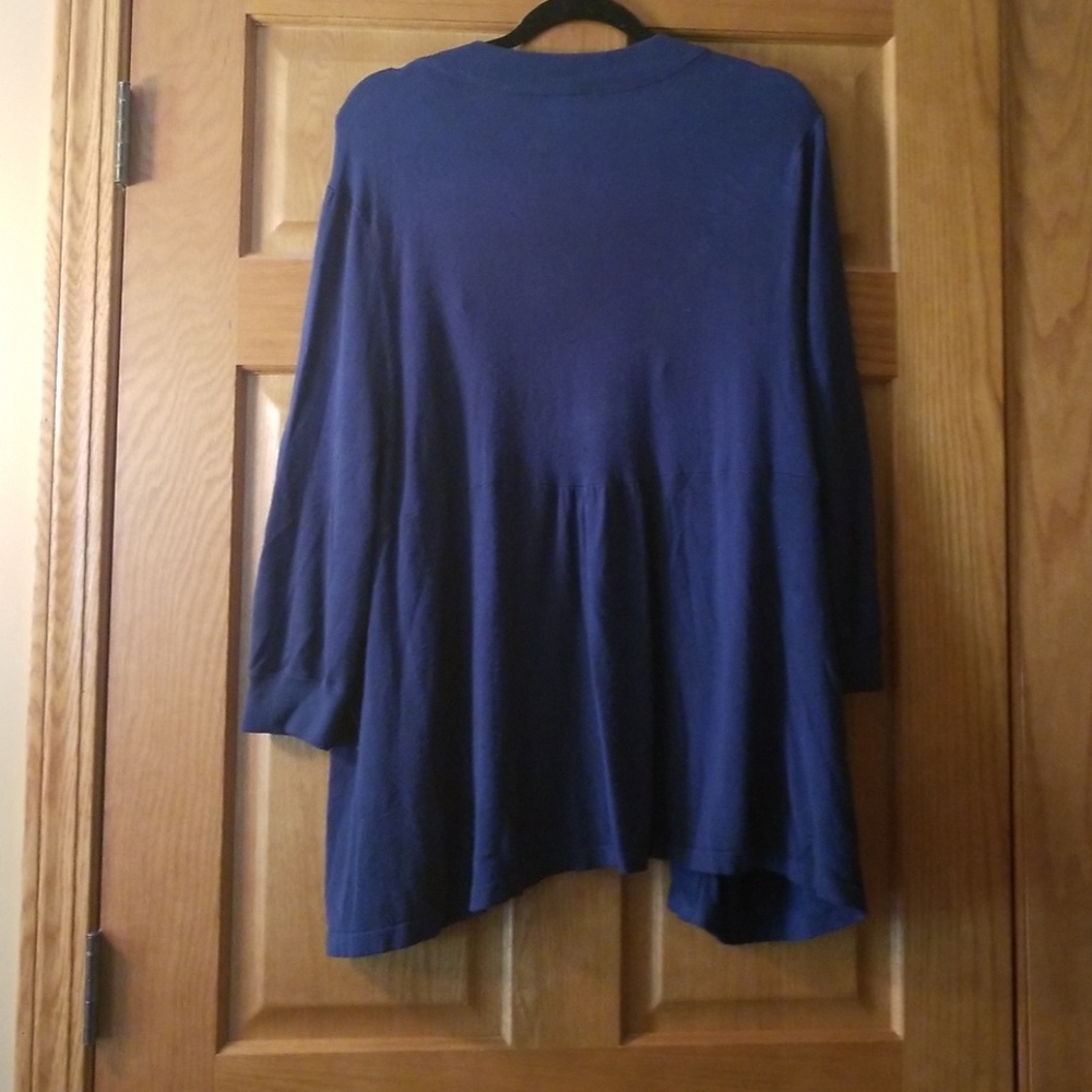 Cute sweater!!! - Picture 4 of 4